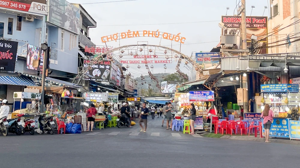 cho-dem-phu-quoc-an-giang.jpg