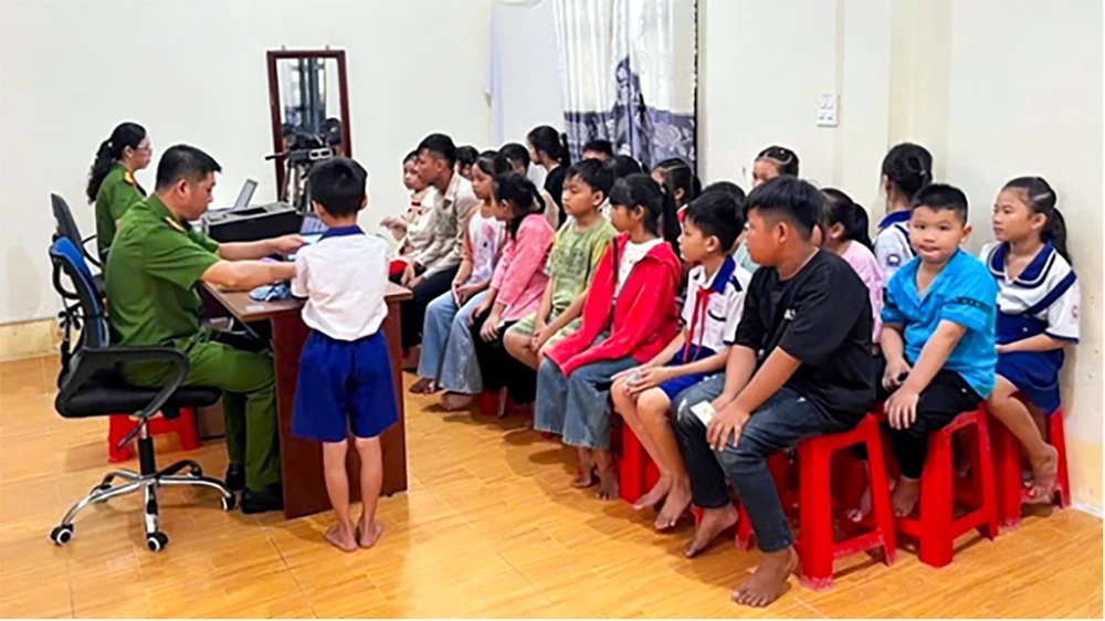 cong-an-ca-mau-cap-can-cuoc-1.jpg