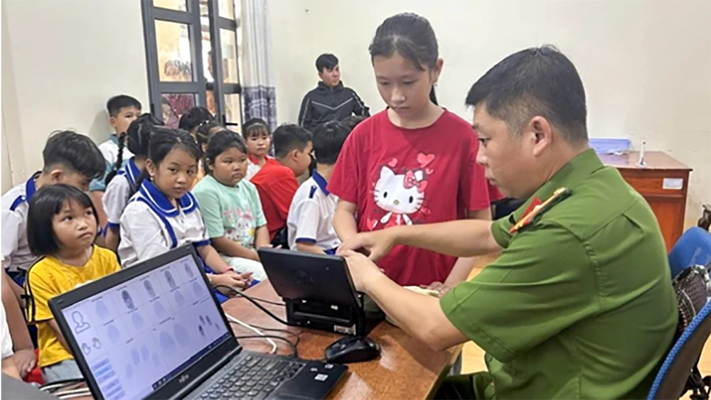 cong-an-ca-mau-cap-can-cuoc-2.jpg