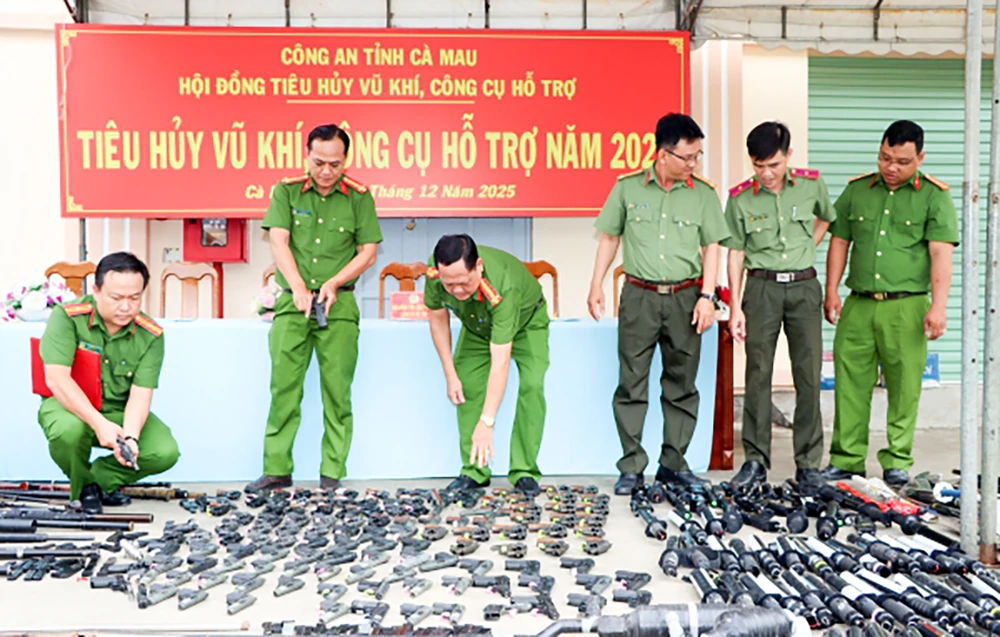 ca-mau-thu-gom-vu-khi.jpg