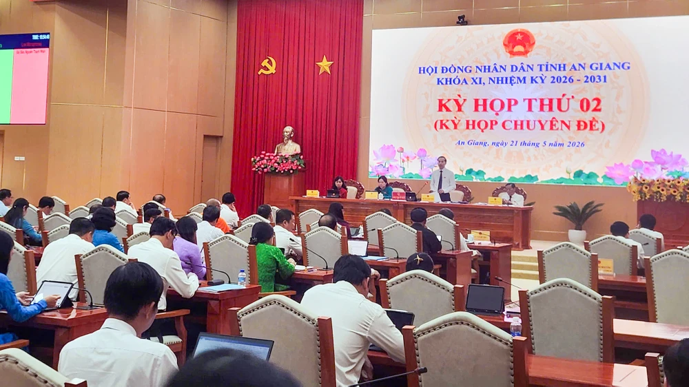 hdnd-an-giang-ho-tro-tau-ca-iuu-1.jpg