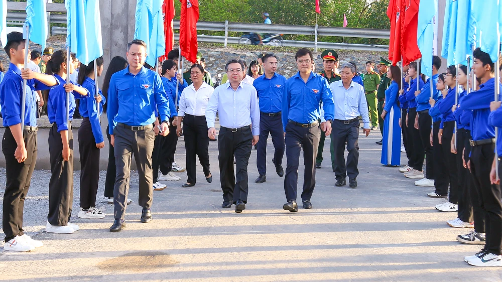 trung-uong-doan-ra quan-an-giang-nguyen-thanh-nghi-6.jpg