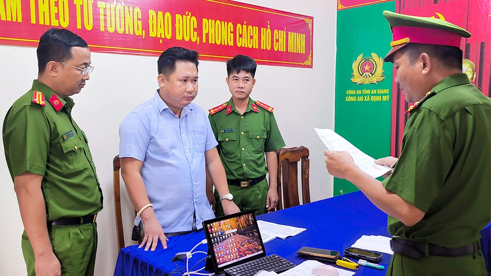 cong-an-an-giang-lua-dao.jpg