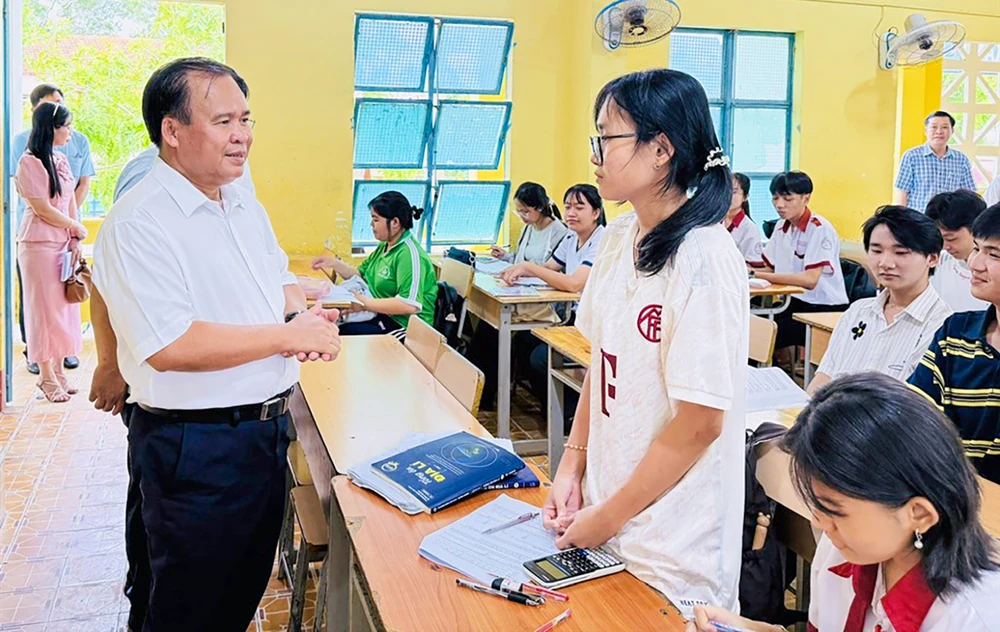 thi-tot-nghiep-ca-mau.jpg