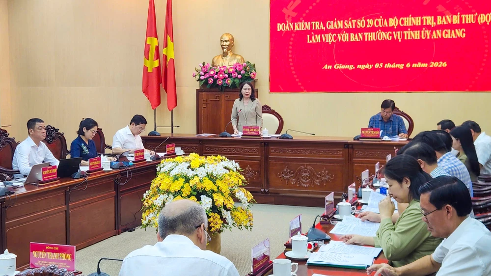 kiem-tra-bo-chinh-tri-an-giang-2.jpg