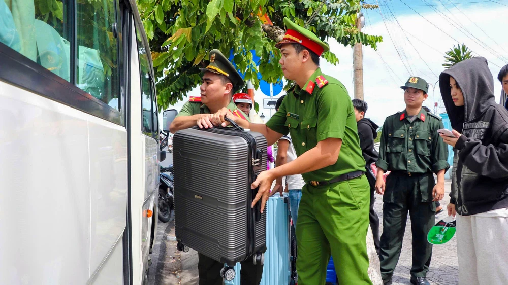 cong-an-an-giang-thi-tot-nghiep-1.jpg