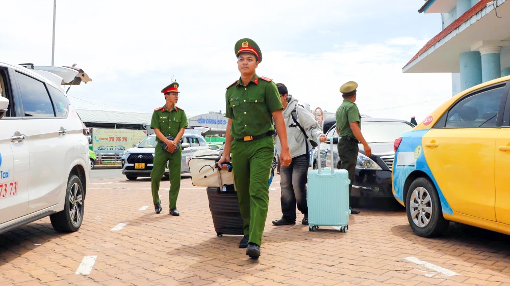 cong-an-an-giang-thi-tot-nghiep-2.jpg
