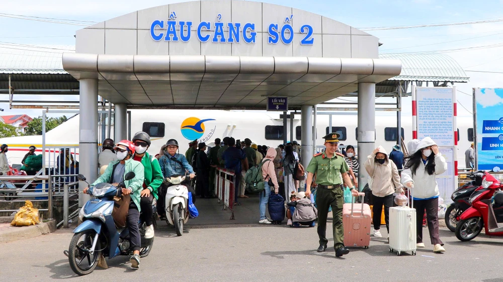 cong-an-an-giang-thi-tot-nghiep-3.jpg