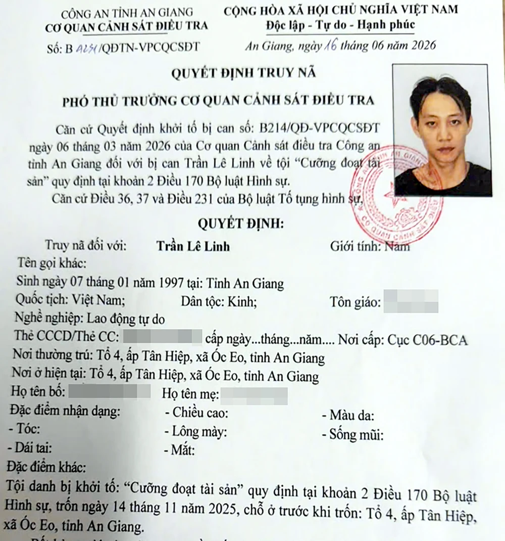 cong-an-an-giang-cuong-doat-tien-tiep-vien-quan-karaoke.jpg
