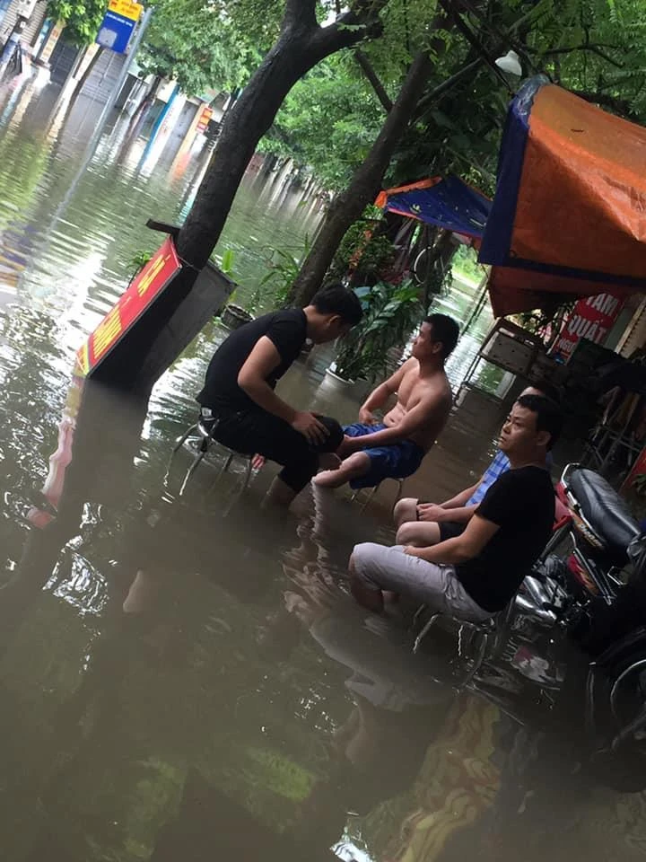 Bão số 3: Nhiều tuyến phố ở Hà Nội ngập sâu ảnh 5