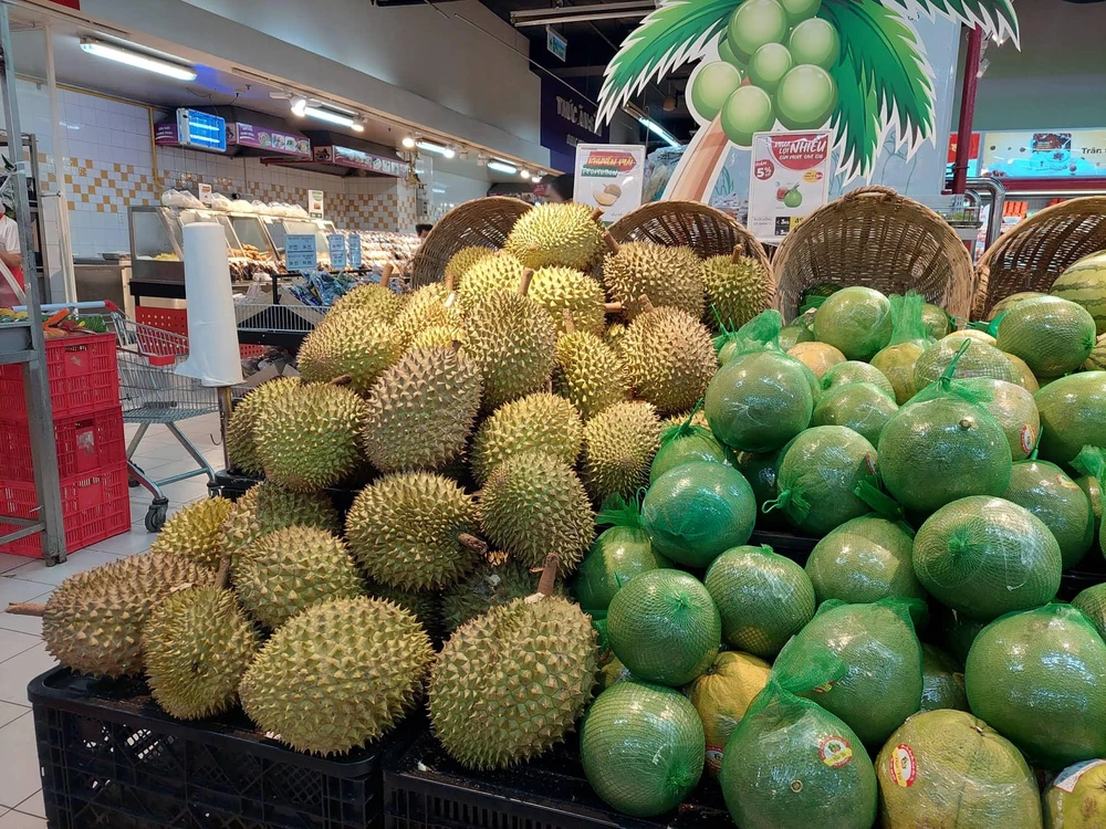 Sầu riêng bày bán trong các siêu thị. Ảnh: AH