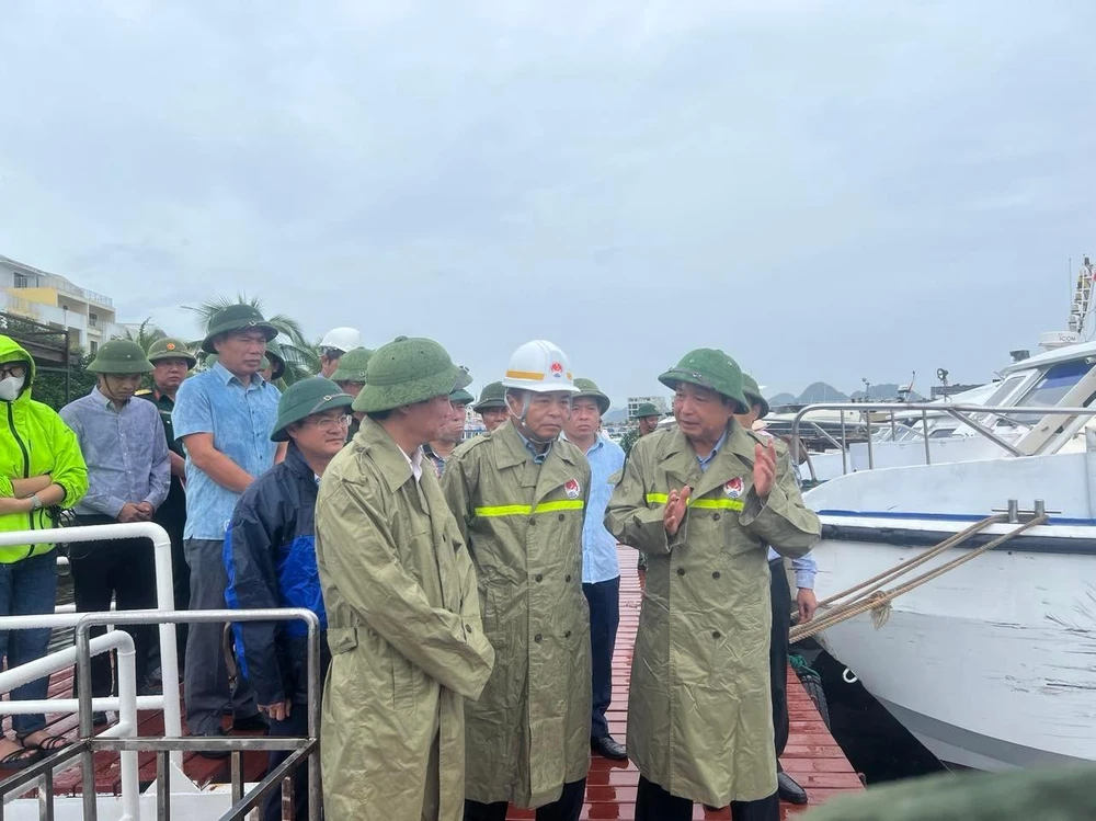 Đoàn công tác của Ban chỉ đạo quốc gia về Phòng chống thiên tai kiểm tra công tác ứng phó bão tại Quảng Ninh, Hải Phòng chiều 10-8.