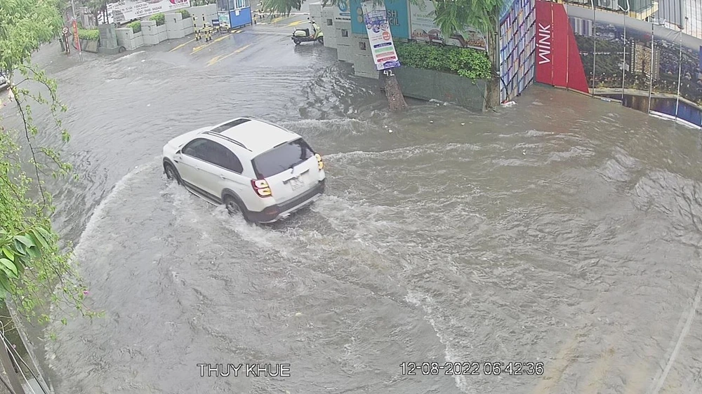 Ngập tại đường Thuỵ Khuê.