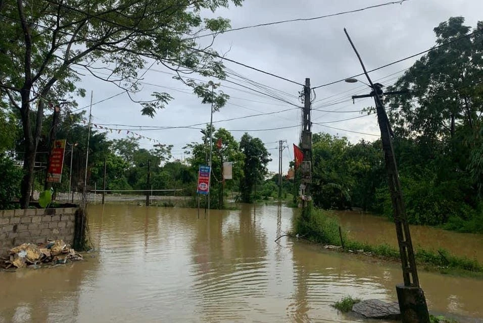 Ngập ở khu vực xã Tân Tiến. Ảnh: NGUYỄN THỊ BÌNH Ngập ở khu vực xã Tân Tiến. Ảnh: NGUYỄN THỊ BÌNH