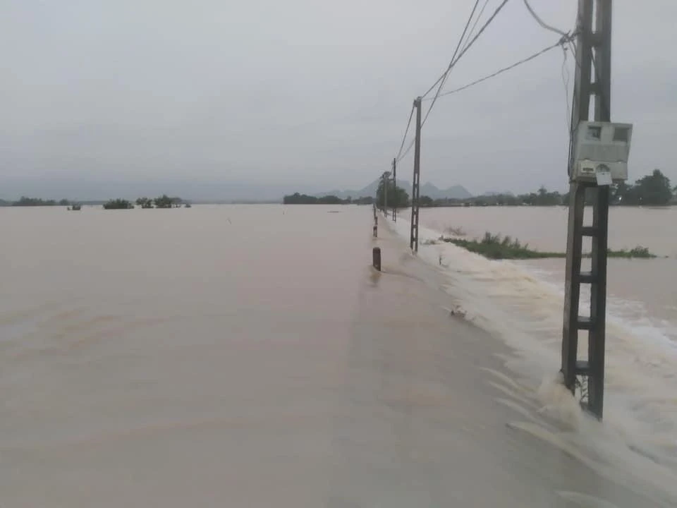 Ngập ở đê Bùi 2, đoạn Nam Phương Tiến A. Ảnh: MINH MINH Ngập ở đê Bùi 2, đoạn Nam Phương Tiến A. Ảnh: MINH MINH
