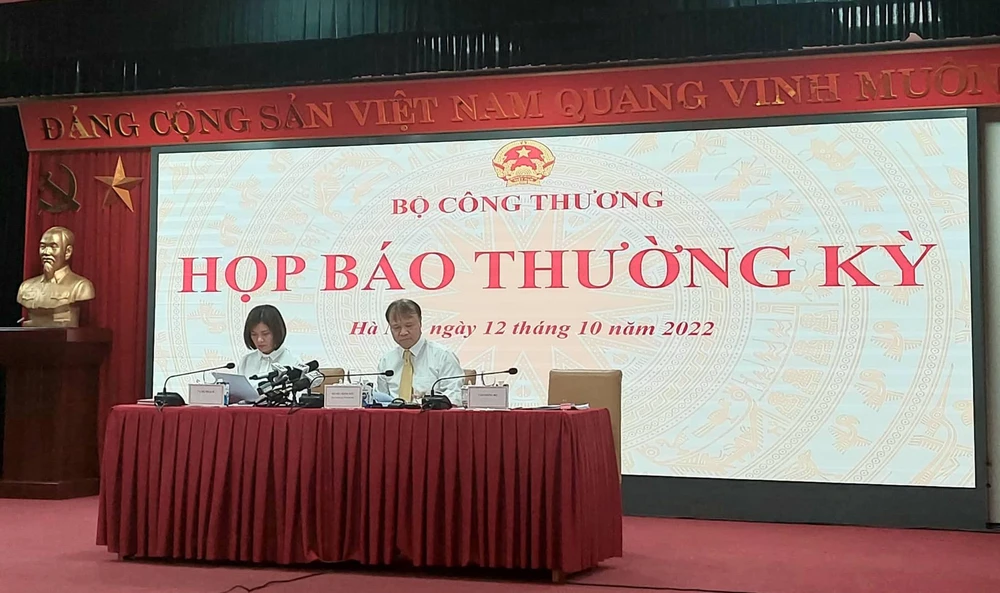 Thứ trưởng Bộ Công Thương Đỗ Thắng Hải chủ trì họp báo. Ảnh: AH Thứ trưởng Bộ Công Thương Đỗ Thắng Hải chủ trì họp báo. Ảnh: AH