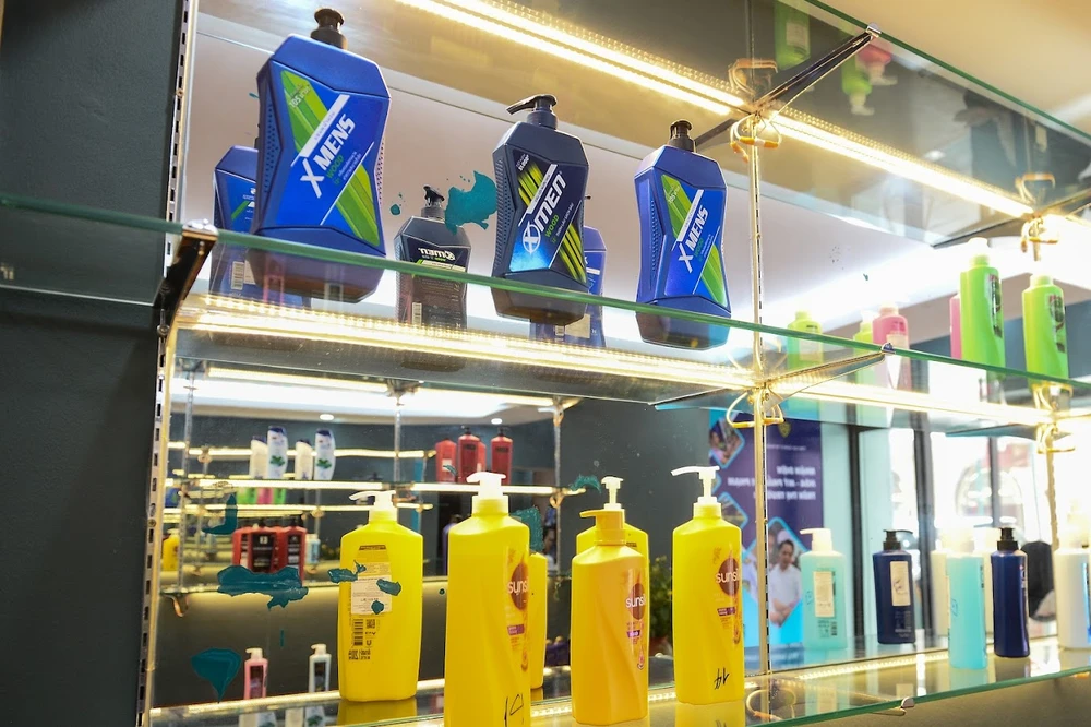 Một số sản phẩm trong Phòng Trưng bày. Ảnh: DMS