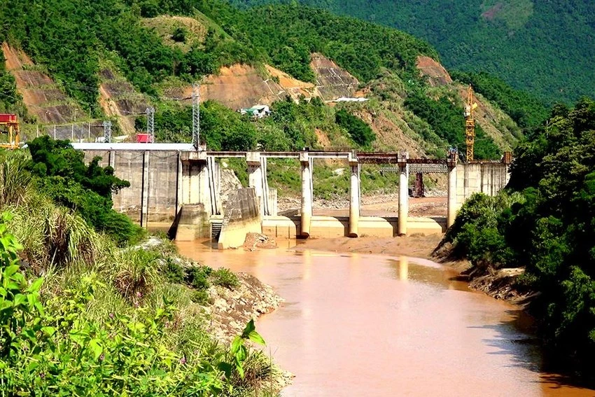 Dự án Thuỷ điện Hồi Xuân bị chậm tiến độ, thi công dang dở, ảnh hưởng đến nhiều hộ dân nằm trong Dự án. Ảnh chụp tháng 7-2022. Ảnh: ĐẶNG TRUNG