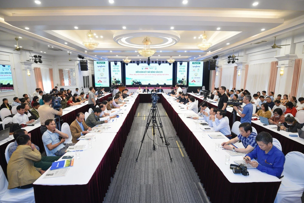 Diễn đàn có sự tham gia đông đảo của nhiều nông dân, hộ đại điền, hợp tác xã.