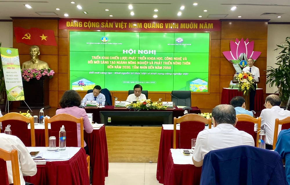 Bộ NN&amp;PTNT tổ chức Hội nghị triển khai “Chiến lược phát triển khoa học, công nghệ và đổi mới sáng tạo ngành NN&amp;PTNT đến năm 2030, tầm nhìn đến năm 2050”. Ảnh: CHÍ TUỆ