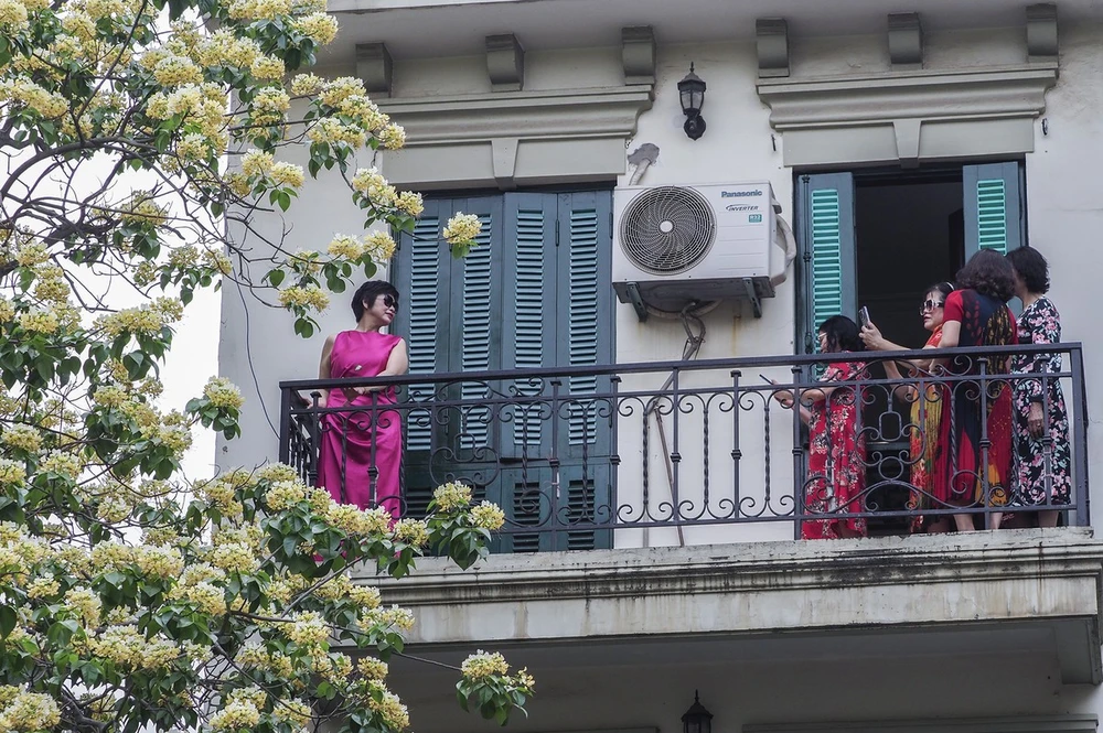 Trong dịp nghỉ lễ, người dân có xu hướng đi tham quan, du lịch nhiều nơi. Ảnh minh hoạ: PHI HÙNG