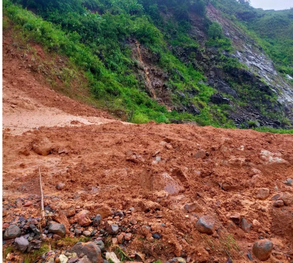 Một số hình ảnh sạt lở trên tuyến quốc lộ QL.279D, Sơn La. Ảnh: BCH PCTT&amp;TKCN Sơn La