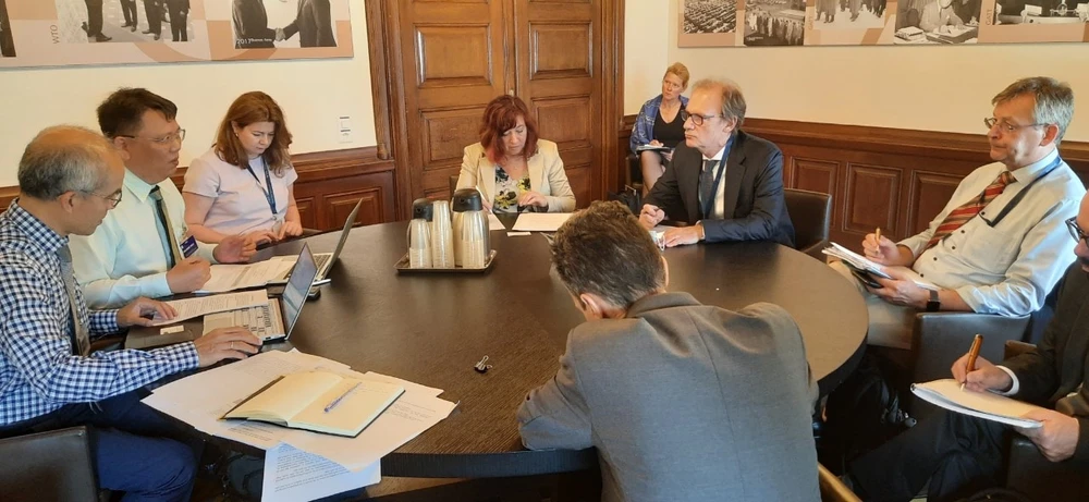 mỳ ăn liền..jpg