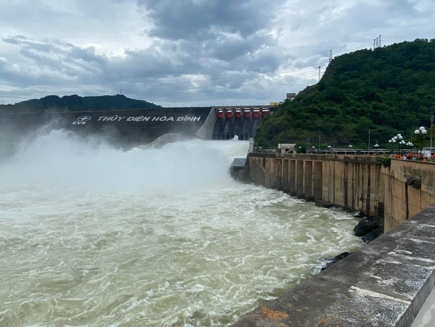thuỷ điện hoà bình.jpg