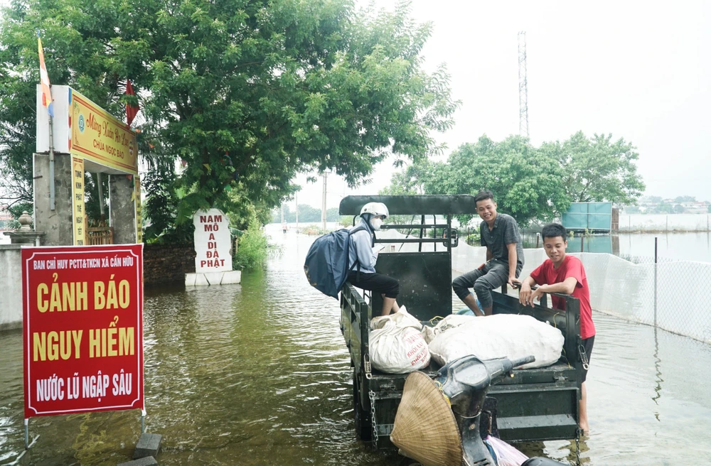 hà nội vẫn ngập..jpg