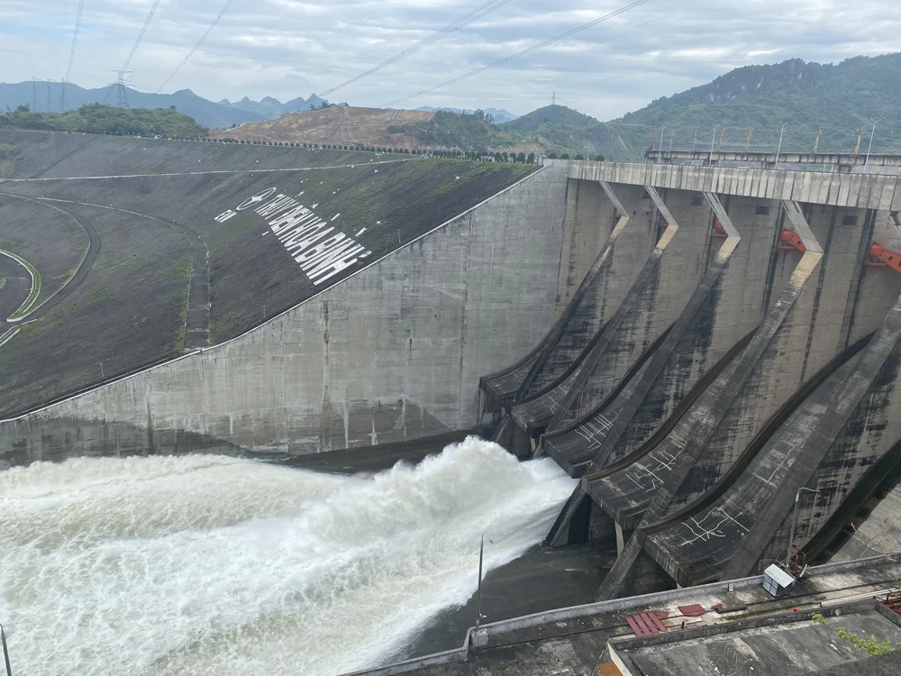 hồ thuỷ điện.jpg