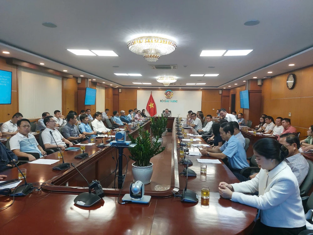 đầu mối xăng dầu.jpg