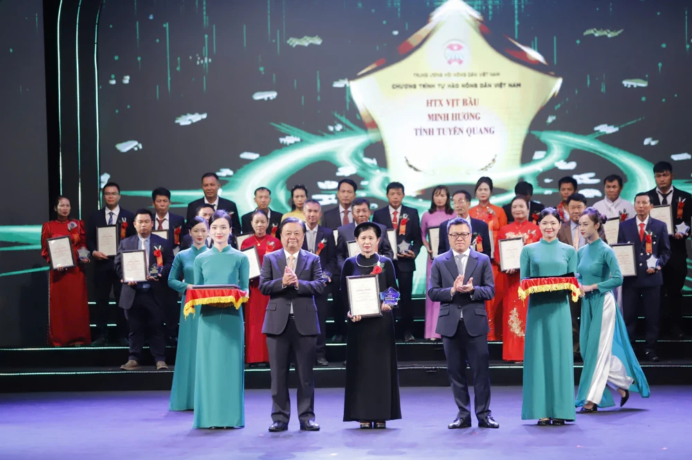 nông dân việt nam xuất sắc.jpg