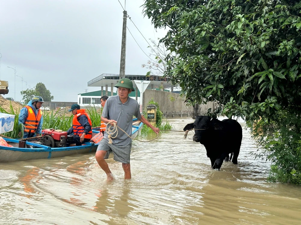 thủ tướng phạm minh chính, Bộ Quốc phòng huy động thiết bị bay không người lái khảo sát nơi có nguy cơ sạt lở