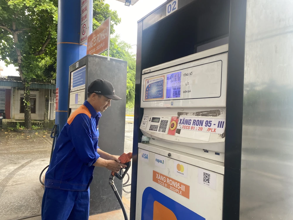 giá xăng A95