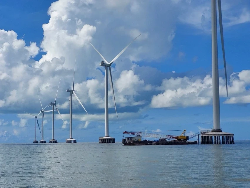 khung giá điện gió ngoài khơi.jpg