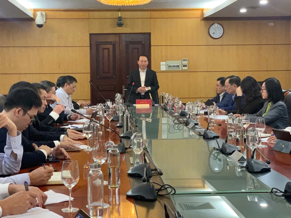 giá sàn xuất khẩu gạo.jpg