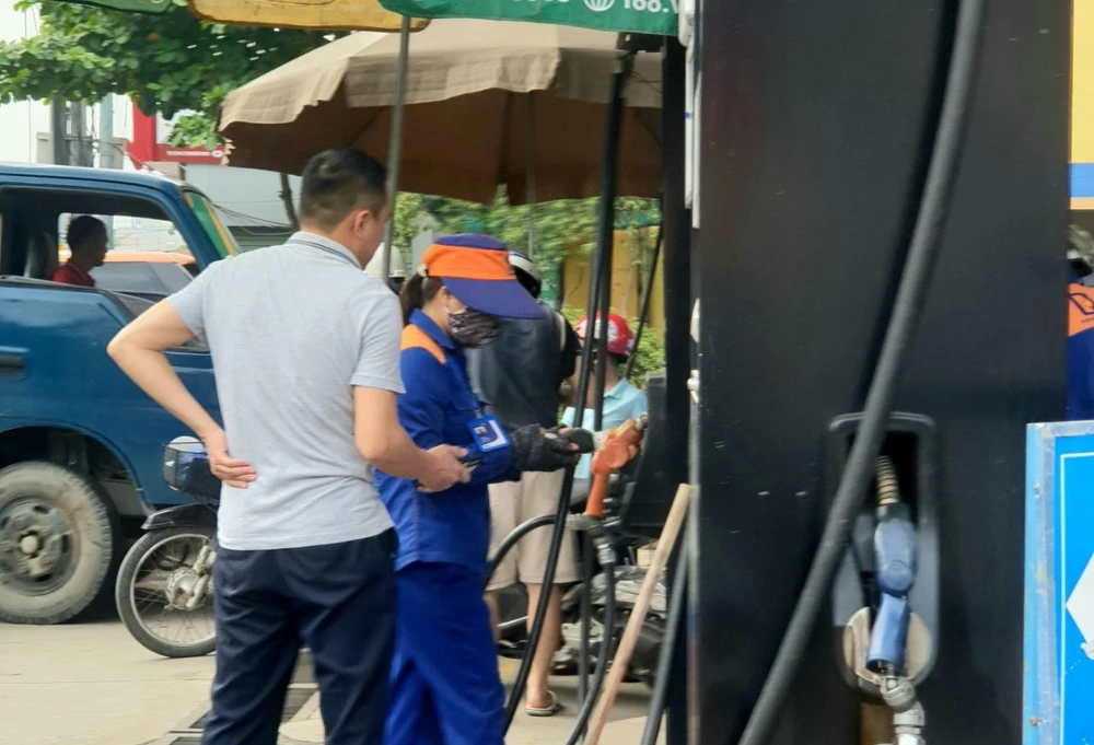 giá xăng tăng;.jpg