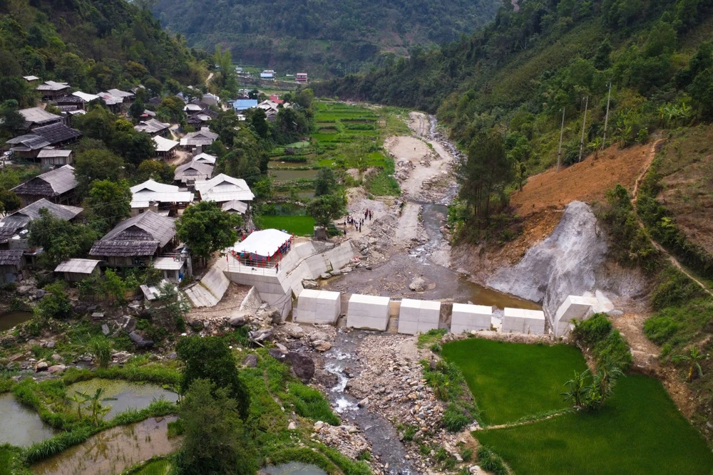 đập Sabo đầu tiên của Việt Nam..jpg