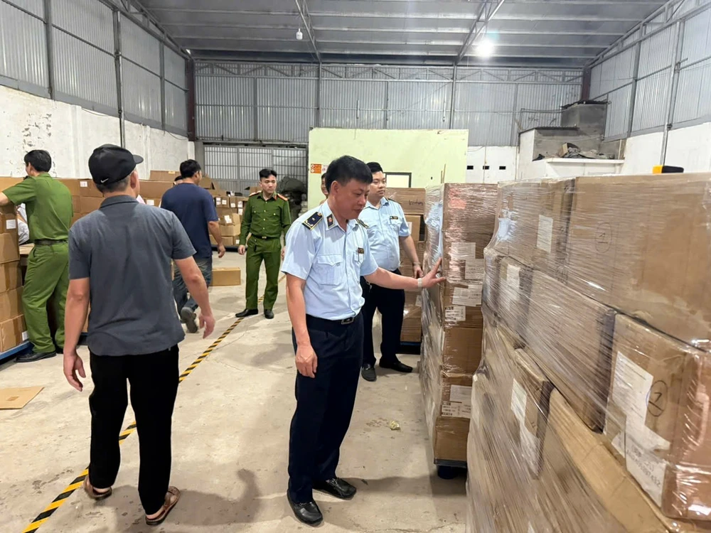 25 tấn vitamin.jpeg