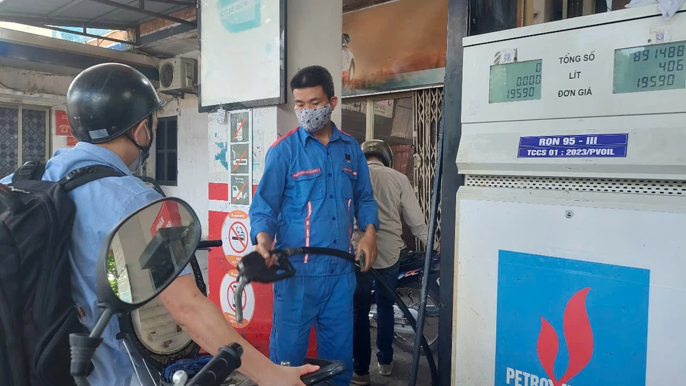 giá xăng giảm.jpg