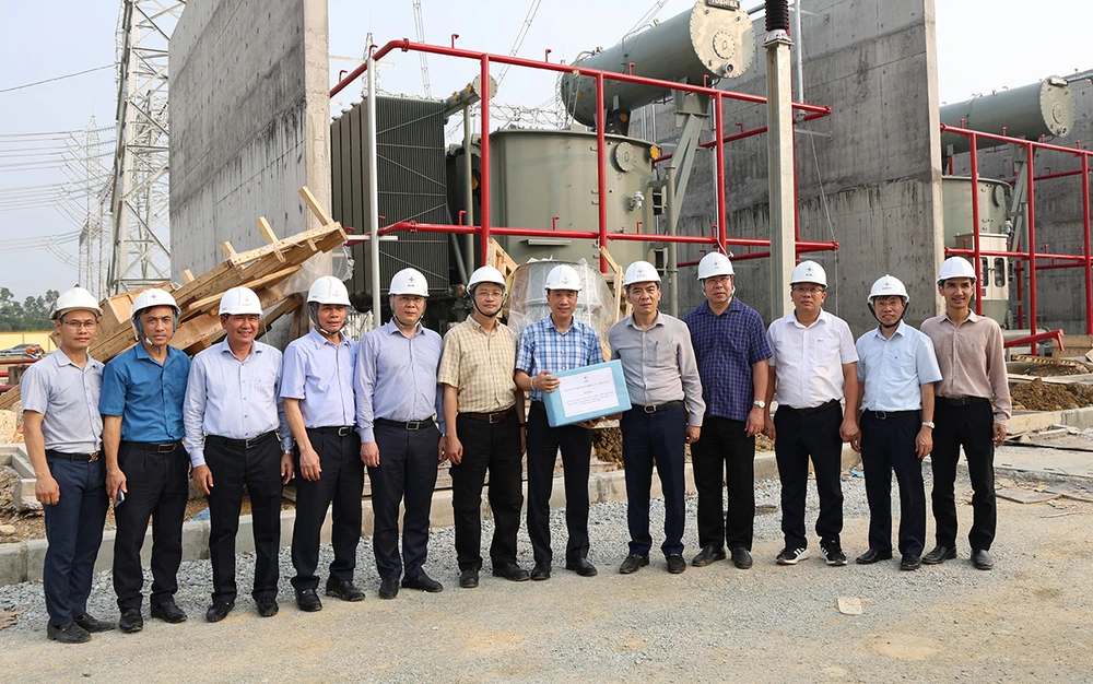 Trạm biến áp 500kV Vĩnh Yên..jpg