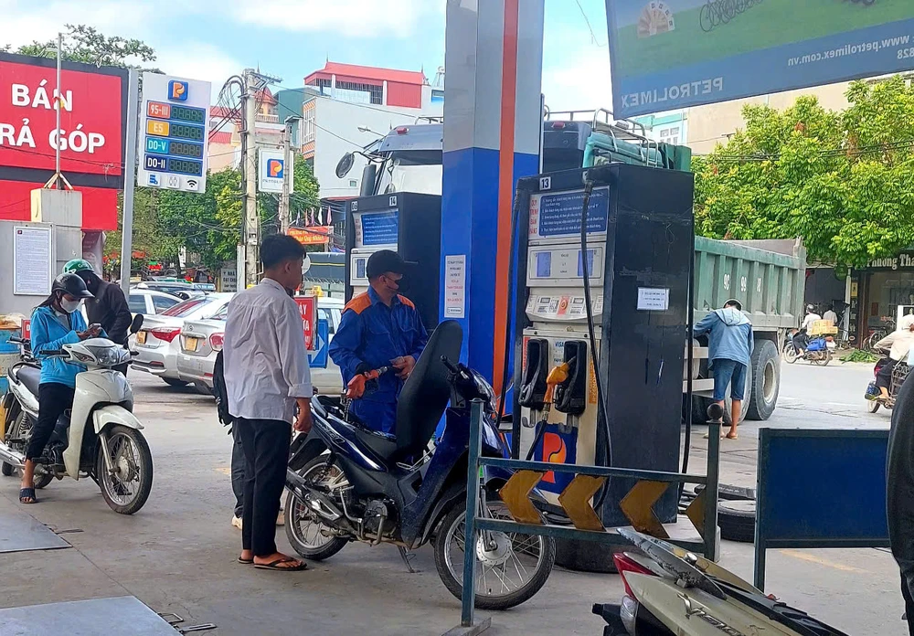 Chiều 3-7, giá xăng dầu giảm rất mạnh