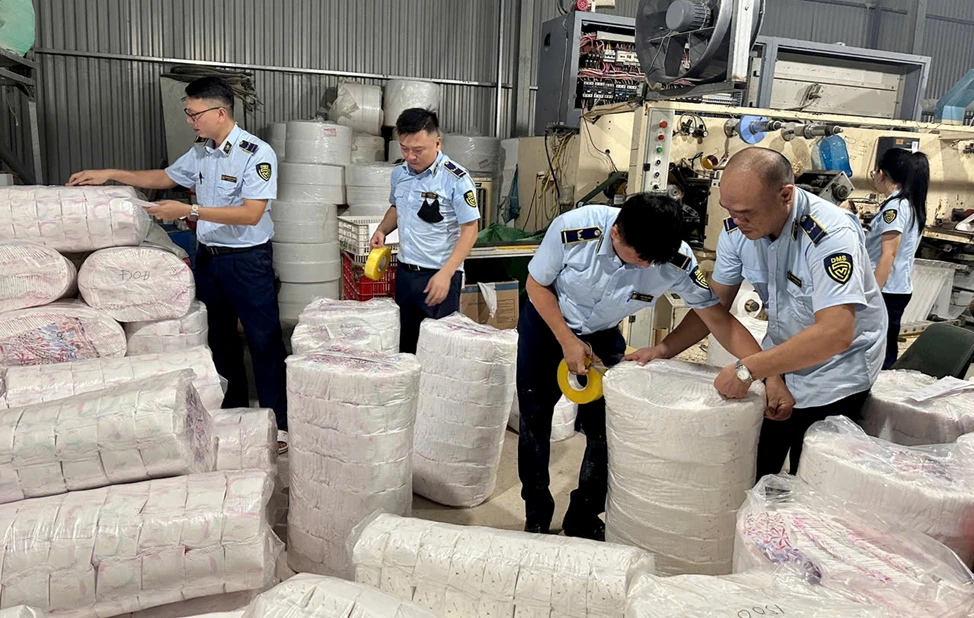 băng vệ sinh giả..png