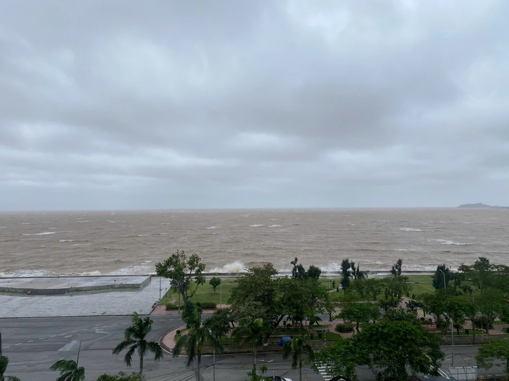 áp thấp nhiệt đới..jpg