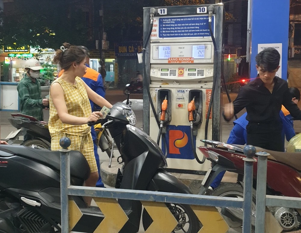 GIÁ XĂNG DẦU.,.,.jpg