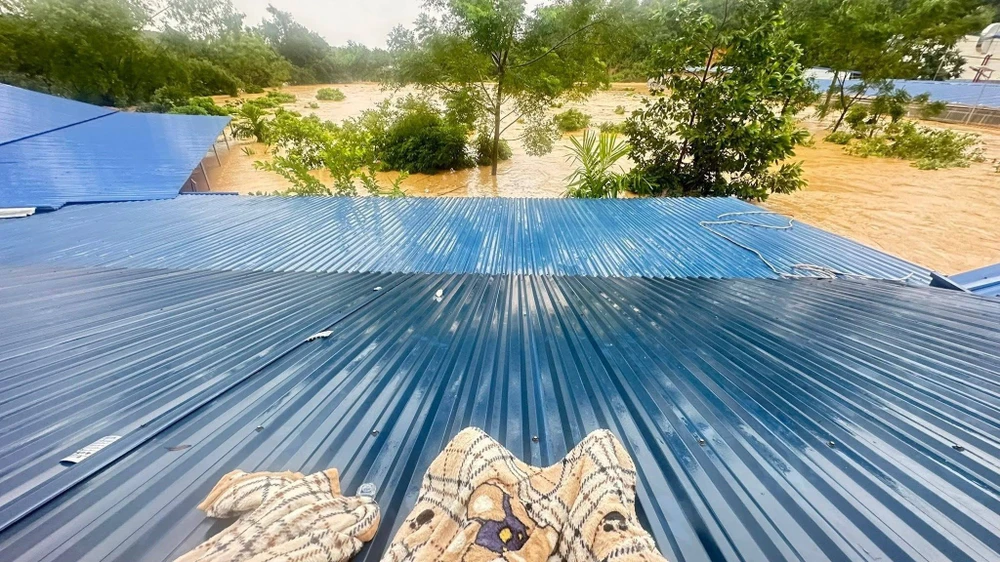 Thái Nguyên đang có gần 600 ngôi nhà bị cô lập. Ảnh: Thái Nguyên Online