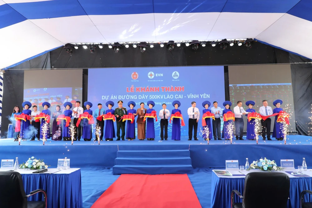 đường dây 500 kV Lào Cai - Vĩnh Yên.jpg