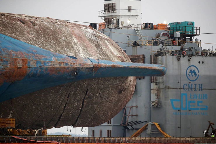 Phà Sewol chính thức 'trở về' sau ba năm ảnh 2