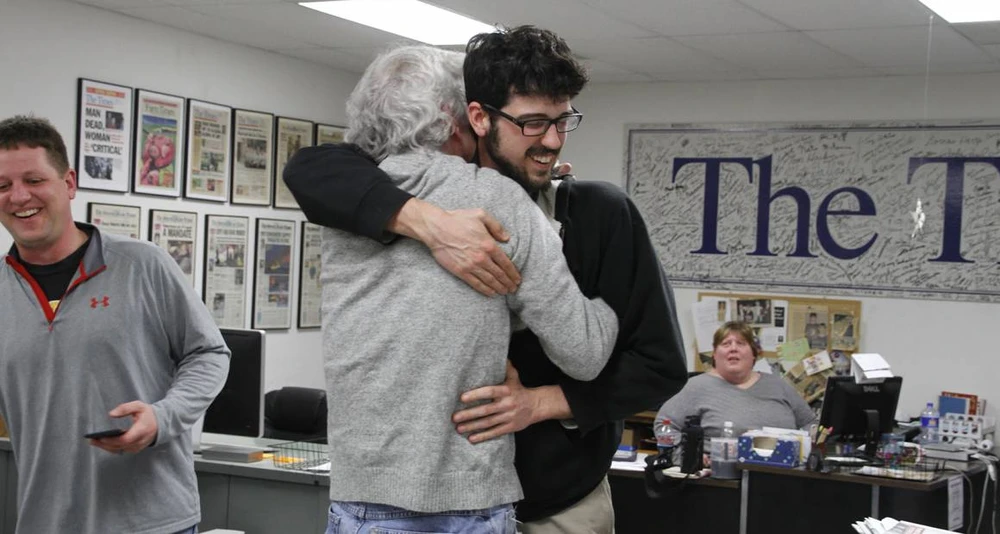 Tờ báo có vỏn vẹn 10 nhân sự bất giờ đoạt Pulitzer ảnh 1