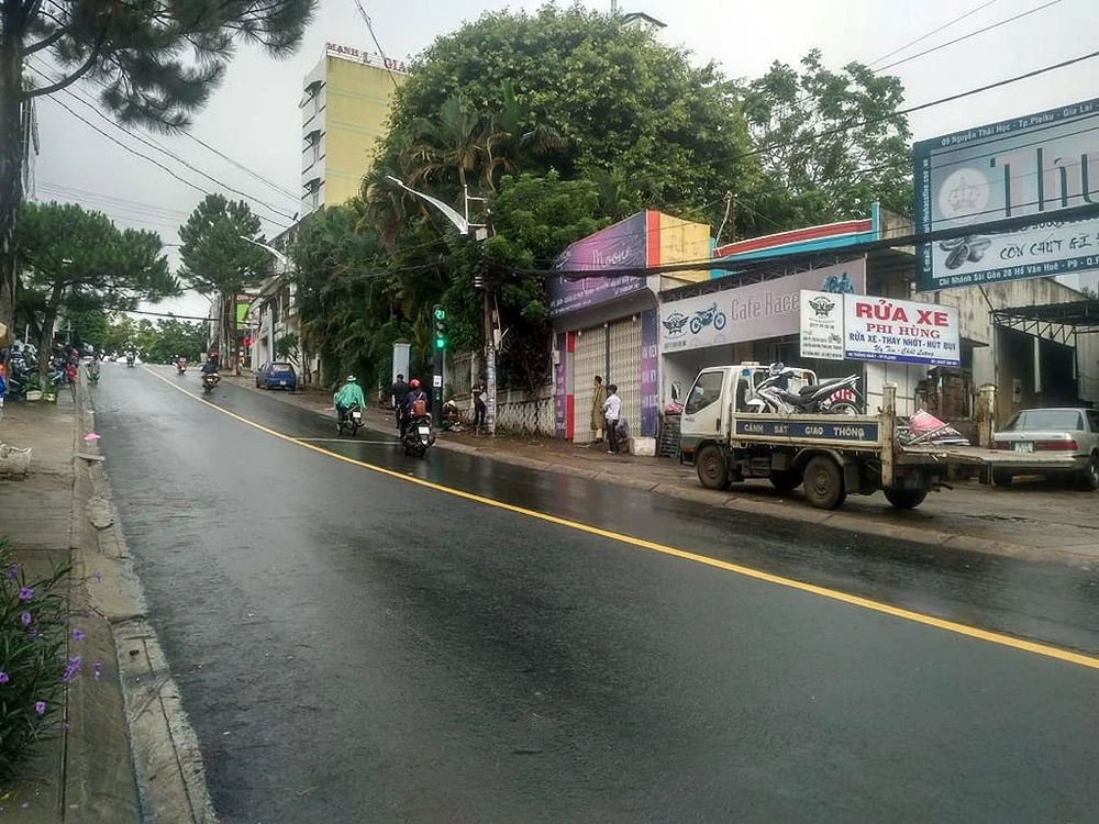 Công an thông tin 2 người bị truy sát, tông cột điện tử vong ảnh 1